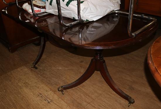 M ahogany D end dining table with claw feet(-)